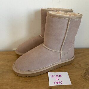 UGG classic short II